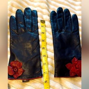 👠Soft Black Leather Gloves with Red Piping and a Perfect Red Leather Flower